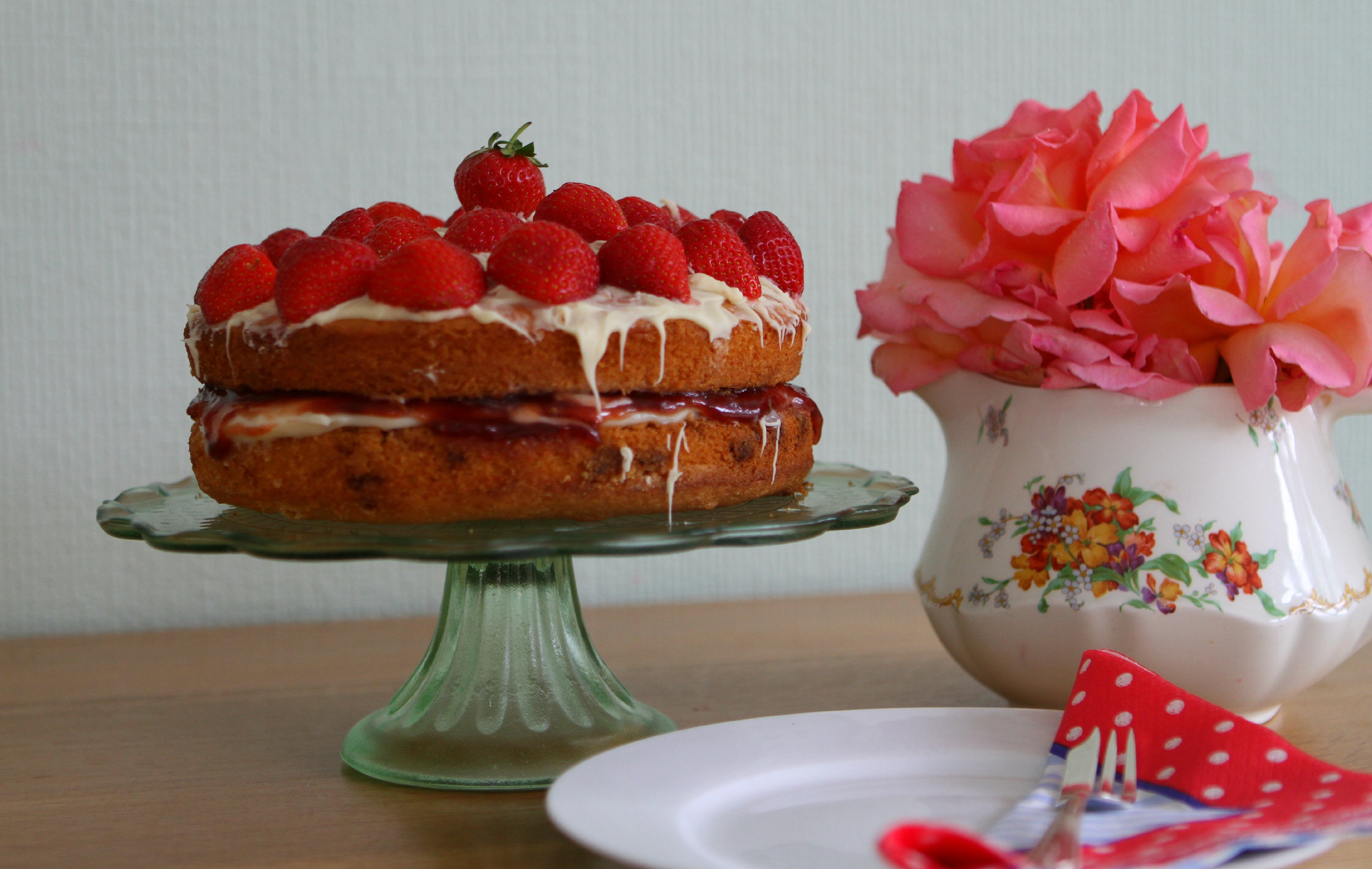 Strawberry &amp; White Chocolate Cake mummy mishaps
