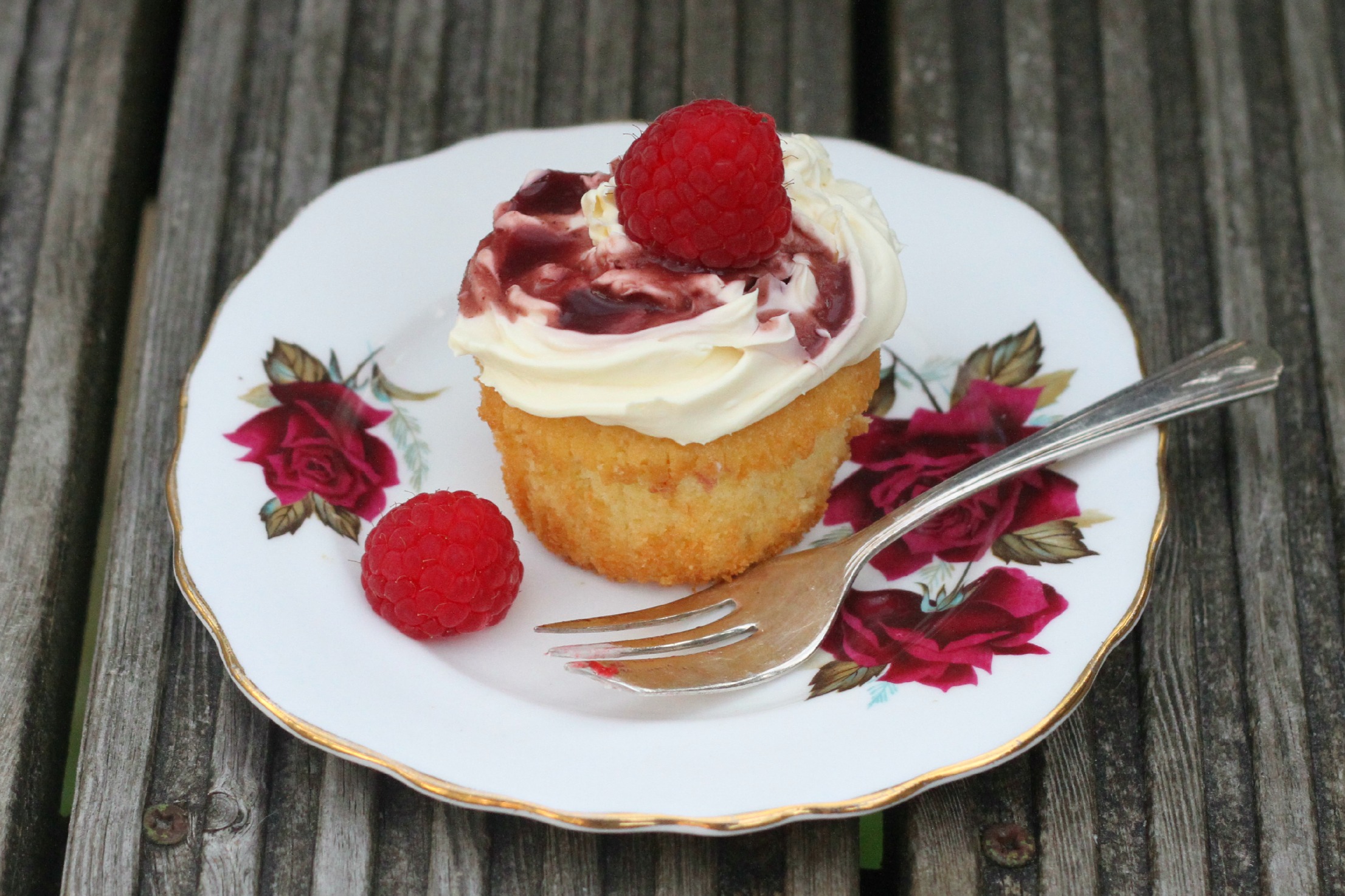 Raspberry Ripple Lemon Cupcakes mummy mishaps